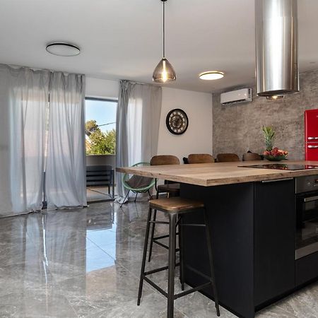 Luxury Apartman Tinel Mimice Exterior foto