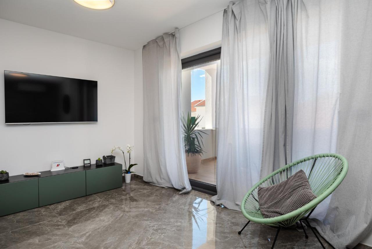 Luxury Apartman Tinel Mimice Exterior foto